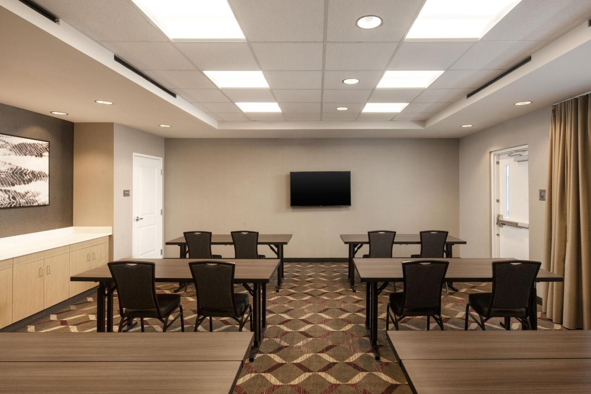 Residence Inn By Marriott Tampa 卫斯理堂 外观 照片