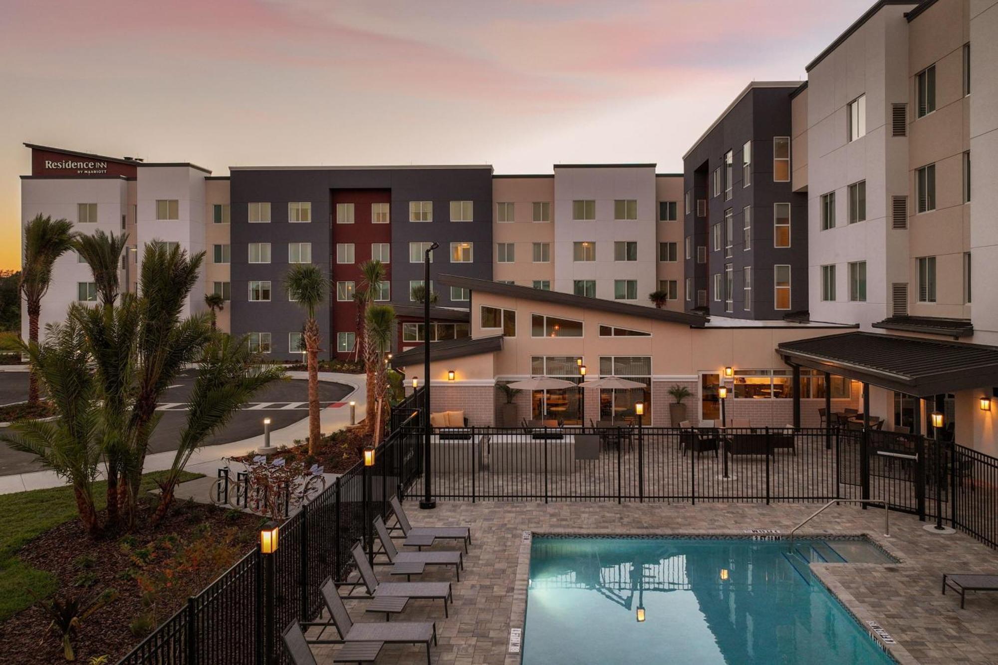 Residence Inn By Marriott Tampa 卫斯理堂 外观 照片