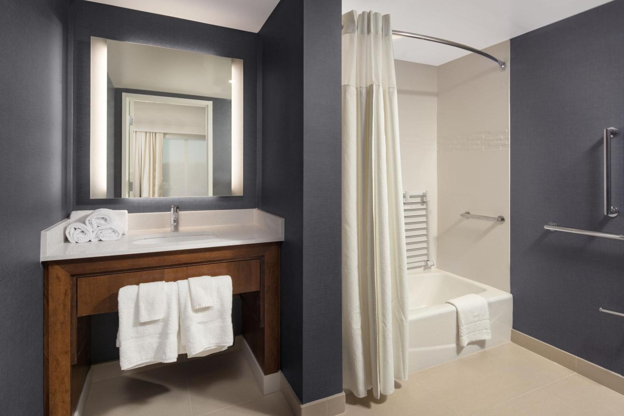 Residence Inn By Marriott Tampa 卫斯理堂 外观 照片