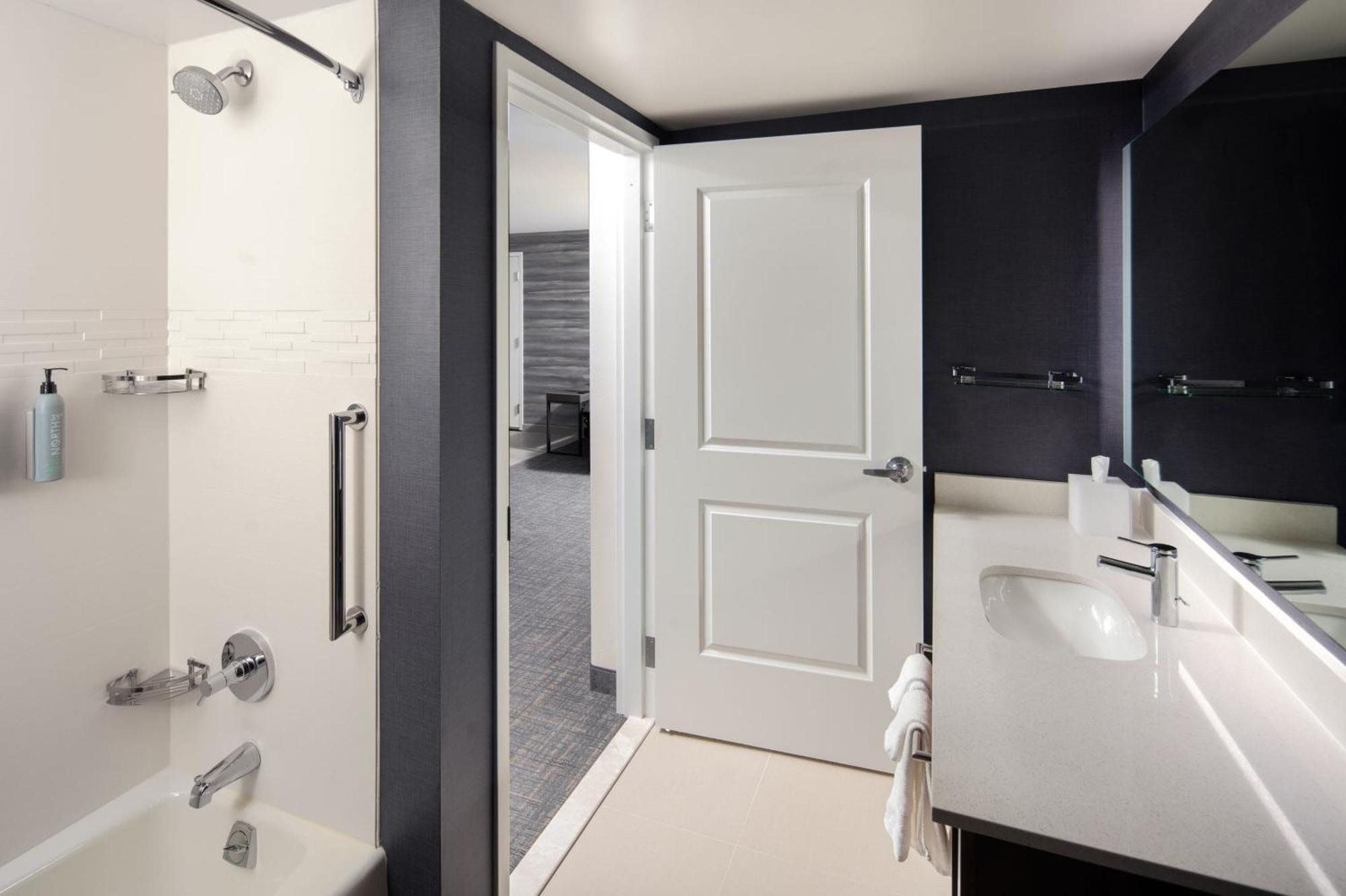 Residence Inn By Marriott Tampa 卫斯理堂 外观 照片