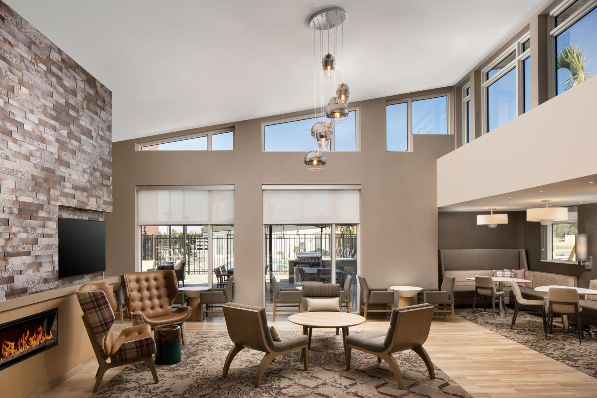 Residence Inn By Marriott Tampa 卫斯理堂 外观 照片