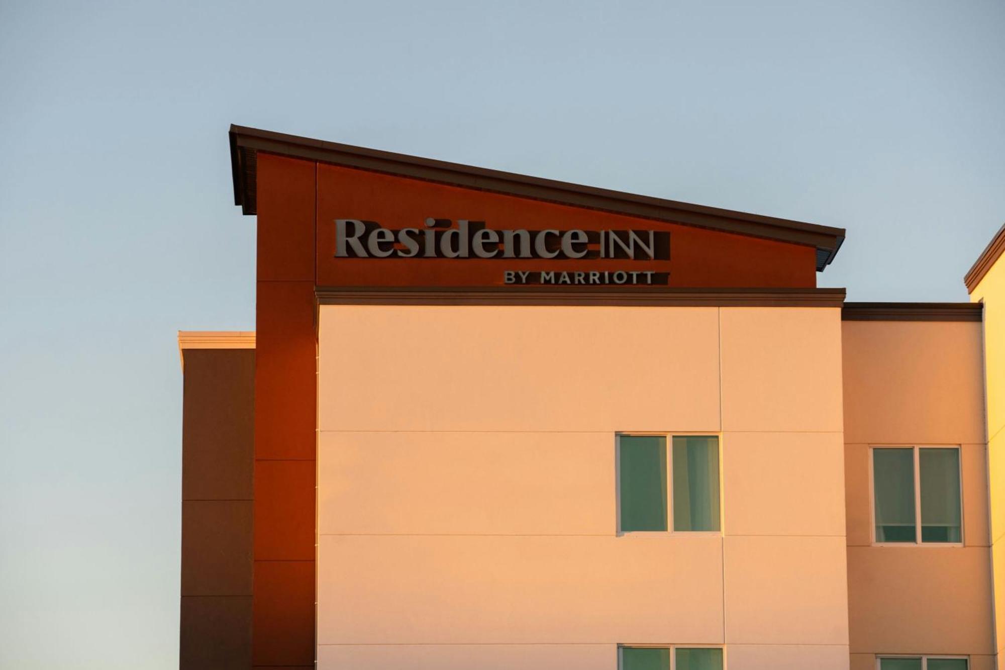 Residence Inn By Marriott Tampa 卫斯理堂 外观 照片